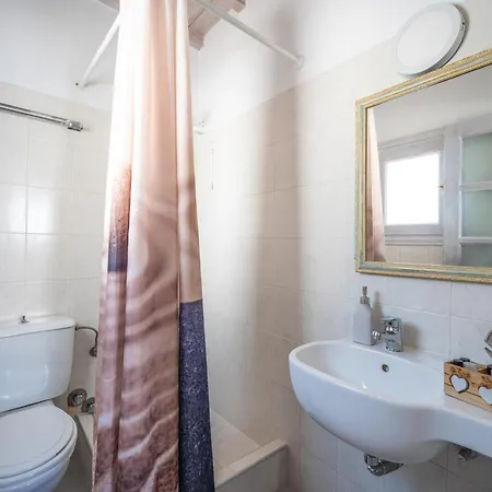 מלון אהבה Twins-trisa